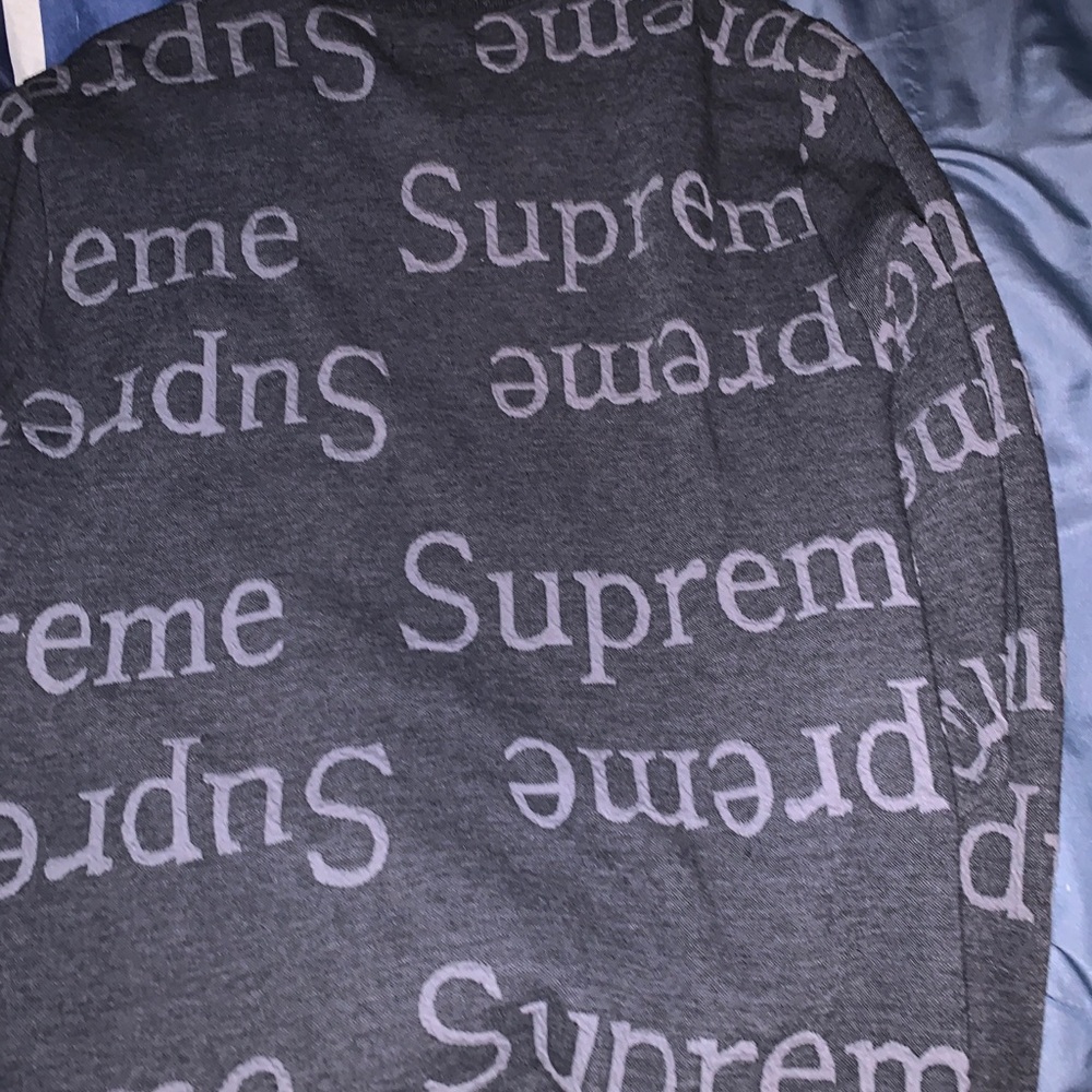 Supreme - Picture 4 of 4